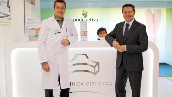 fotografía de los podólogos de la Unidad del Pie. De izquierda a derecha Javier Alfaro y Víctor Alfaro