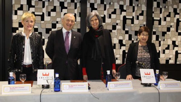 De izda. a dcha. la presidenta del COEGI, Pilar Lecuona; Máximo González Jurado,; María José García Etxaniz y Hosanna Parra.