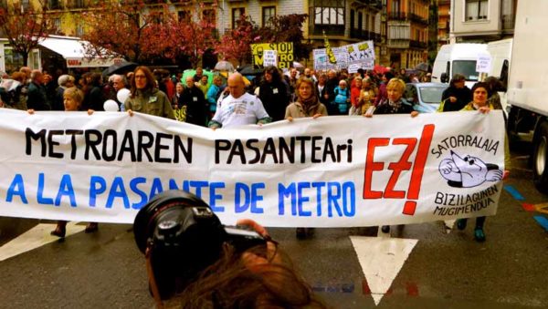 Manifestación contra la Pasante de Metro hoy en Donostia San Sebastián Foto GipuzkoaDigital.com Donostia San Sebastián 1 Abril 2017