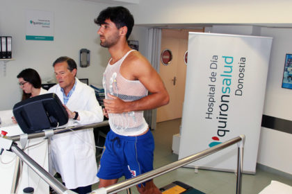 Alain Eizmendi en su reconocimiento médico en el Hospital de Día Quirónsalud Donostia