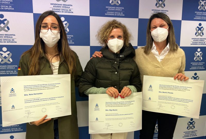 FOTO: De izda. a dcha. Naia Hernantes, Olga Bueno y Beatriz Pereda, enfermeras destinatarias de las Ayudas de Investigación