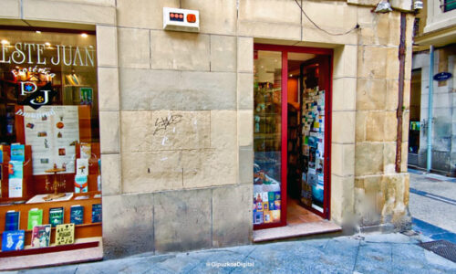 librería Preste Juan Parte Vieja Donostia San Sebastián foto Rafa Marquez Zorro Fox https://GipuzkoaDigital.com