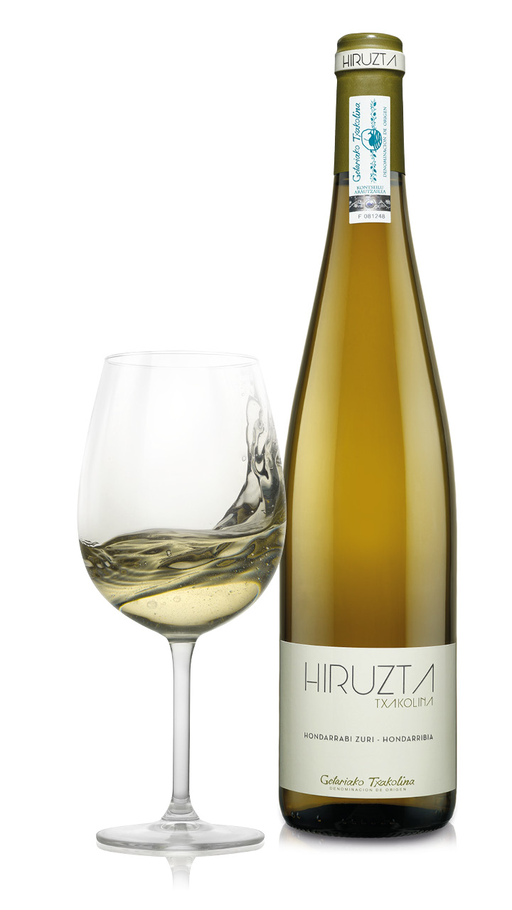 De los 87 vinos analizados tres merecieron figurar en la categoría de sobresalientes, entre ellos el txakoli más tradicional de HIRUZTA, y 44 en la de muy recomendables.